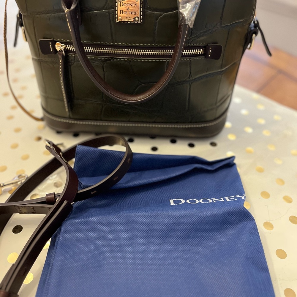 Dooney and Bourke leather bag alligator pattern new. - Picture 8 of 8